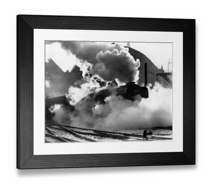 Framed Print : The Flying Scotsman pulls out of Londons Kings Cross station on its last journey