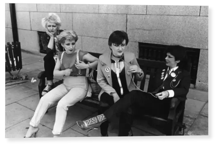 Print : Punks photographed by Colin Jones 1980s 80s women punk social movement fashion Print : Punks photographed by Colin Jones 1980s 80s women punk social movement fashion