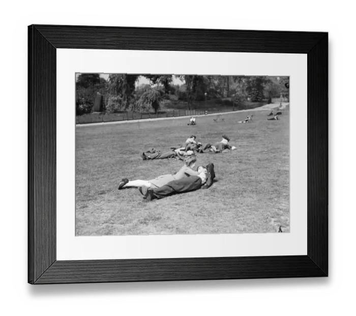 Framed Print : Lovers in Hyde Park May 1947 love couple romance romantic for valentines day be