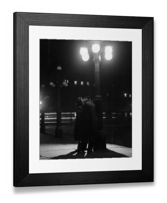 Framed Print : Evenings entertainment of a couple Jock and Jean in Glasgow, Scotland