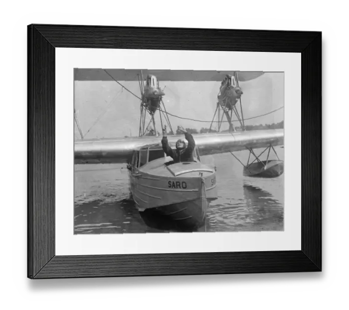 Framed Print : Mrs Victor Bruce forced down an hour after taking off for month in the air attempt Framed Print : Mrs Victor Bruce forced down an hour after taking off for month in the air attempt