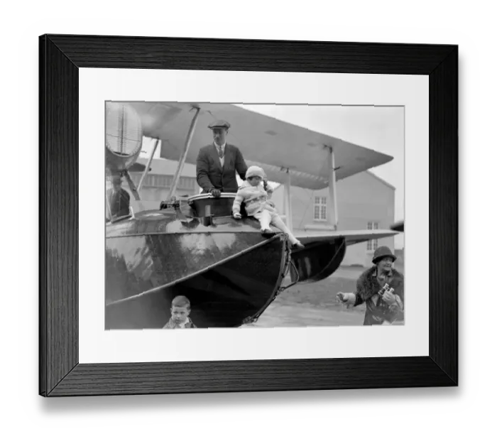 Framed Print : Squadron Leader Archibald Stuart MacLaren and his daughter standing in the Vickers Framed Print : Squadron Leader Archibald Stuart MacLaren and his daughter standing in the Vickers