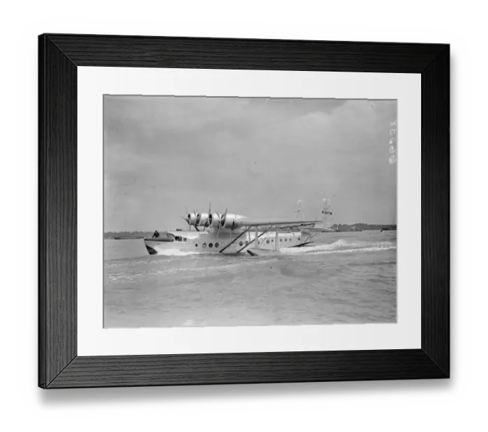 Framed Print : The Pan American flying boat, Clipper III landing at Southampton Framed Print : The Pan American flying boat, Clipper III landing at Southampton
