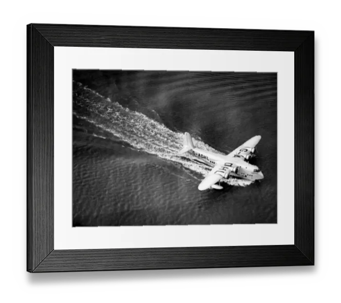 Framed Print : Aerial view of the Canopus, first of the new 17 1  /  2 tons Imperial Airways flying