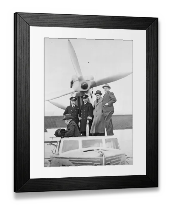 Framed Print : Dean flies in search of new lands in the North Pole Sea. Like the adventures of old Framed Print : Dean flies in search of new lands in the North Pole Sea. Like the adventures of old
