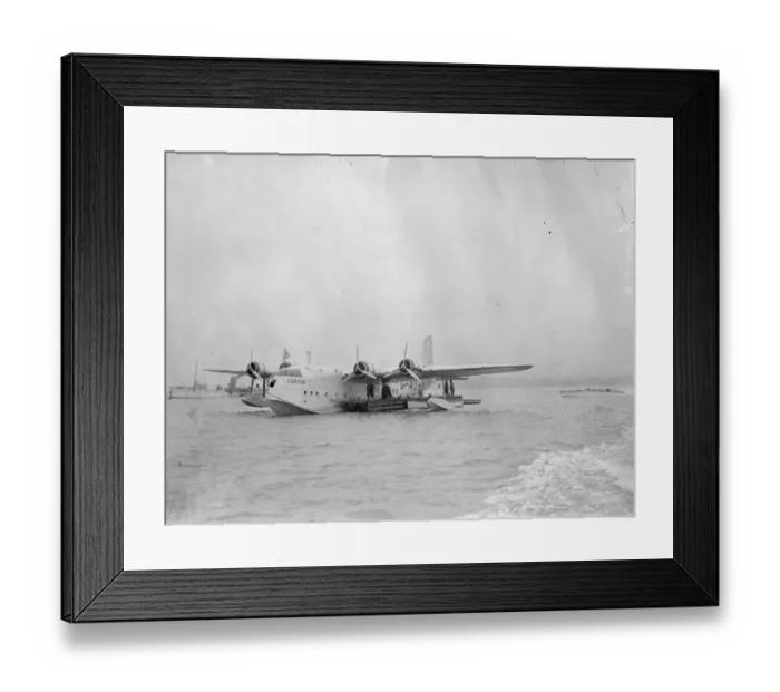Framed Print : Flying-boats use new embarkation raft for first time. Cygnus disembarks 19 passengers Framed Print : Flying-boats use new embarkation raft for first time. Cygnus disembarks 19 passengers