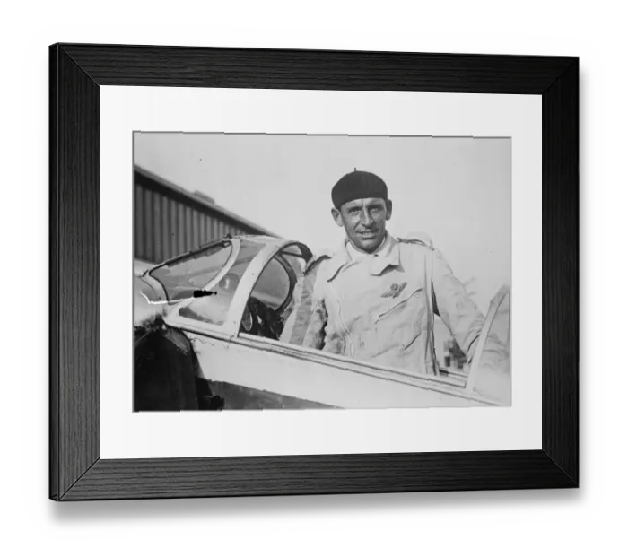 Framed Print : Signor Steppani breaks world long distance record for flying boats. October 1934 Framed Print : Signor Steppani breaks world long distance record for flying boats. October 1934