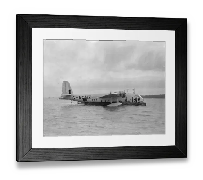 Framed Print : Flying-boats use new embarkation raft for first time. Cygnus disembarks 19 passengers Framed Print : Flying-boats use new embarkation raft for first time. Cygnus disembarks 19 passengers