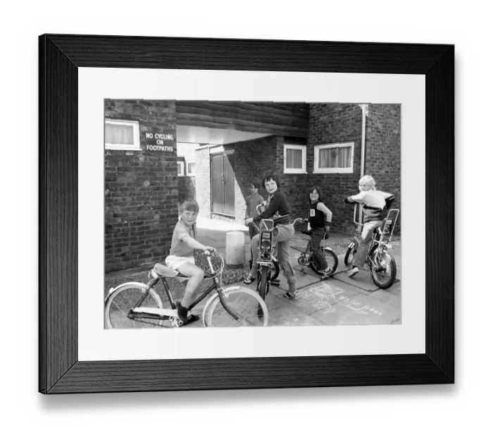 Framed Print : Spitals Cross Edenbridge Kent - Children on bikes - choppers! mid 1970s