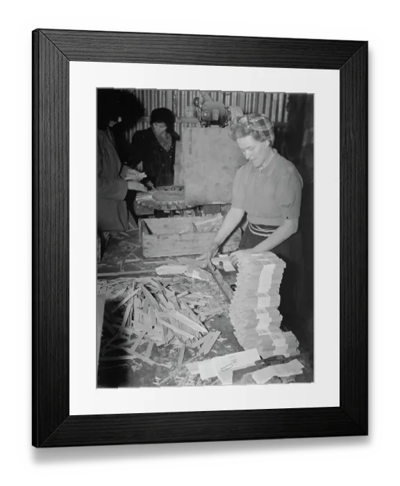 Framed Print : Chip Basket making - Edenbridge. 22 March 1948