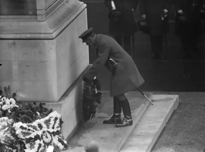 Framed Print : 10th anniversary of the Armistice. His Majesty King George V laying a wreath. The Premier