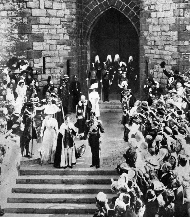 Framed Print : 13 July 1911 King George V with his son (the future King Edward VIII) officially