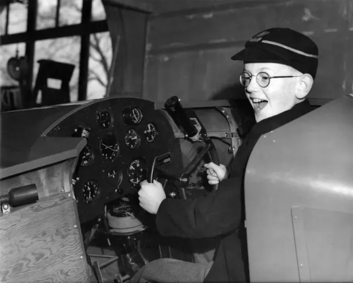 Framed Print : 13 year old David Roberts of Higham Road, Tottenham, London, tries out the controls Framed Print : 13 year old David Roberts of Higham Road, Tottenham, London, tries out the controls