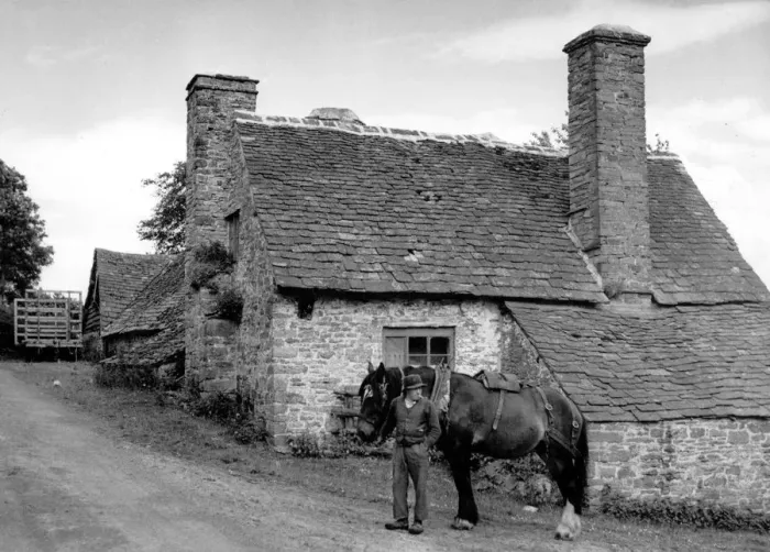 Framed Print : 17 Century farmhouse Welsh Border in Herefordshire
