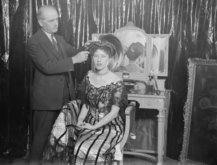 Framed Print : The 1900 mode returns to town. Hairdressers throughout England are preparing models