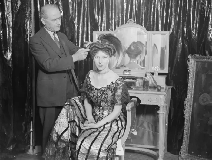 Framed Print : The 1900 mode returns to town. Hairdressers throughout England are preparing models