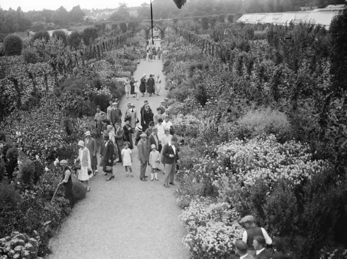 Framed Print : 20, 000 walk round the Kings country house. The beautiful grounds at Sandringham Framed Print : 20, 000 walk round the Kings country house. The beautiful grounds at Sandringham