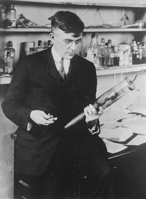 Framed Print : 20 Kilo Watt Tube to Revolutionize Radio Dr Irving Langmuir the American chemist Framed Print : 20 Kilo Watt Tube to Revolutionize Radio Dr Irving Langmuir the American chemist