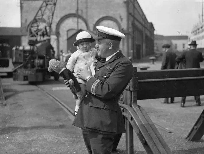 Framed Print : 22 month baby Louise Passmore in the arms of Captain Lock on arrival at Southampton Framed Print : 22 month baby Louise Passmore in the arms of Captain Lock on arrival at Southampton