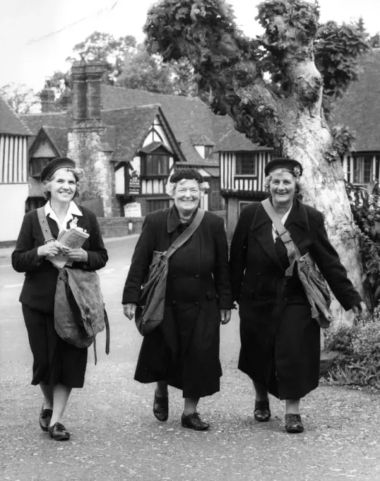 Framed Print : These 3 happy, jolly, laughing postwomen all work in the pleasant Kentish village Framed Print : These 3 happy, jolly, laughing postwomen all work in the pleasant Kentish village
