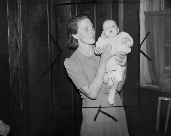 Framed Print : This 3-month-old girl, daughter of an ex-POW still serving in the forces is squatting Framed Print : This 3-month-old girl, daughter of an ex-POW still serving in the forces is squatting