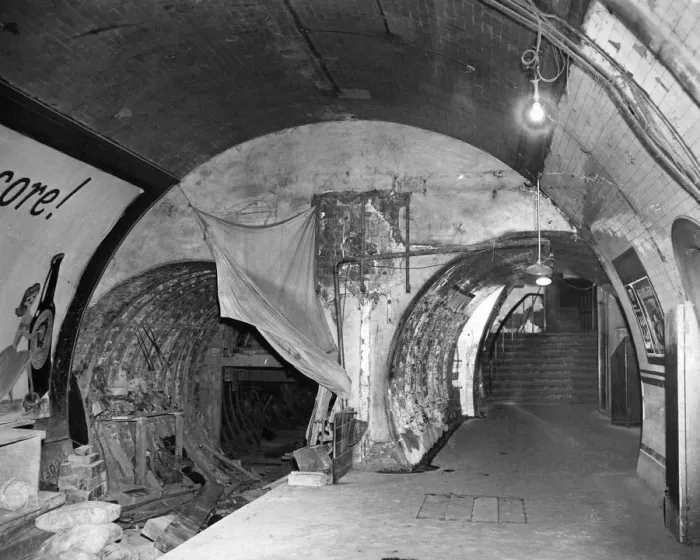 Framed Print : The 300 foot tunnel which will carry Britains first moving pavement - the twin