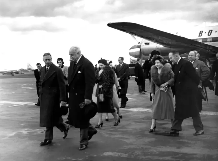 Framed Print : 31 January 1952 King George VI and Queen Elizabeth leave the plane after saying Framed Print : 31 January 1952 King George VI and Queen Elizabeth leave the plane after saying
