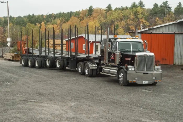 Framed Print : A 6 x4 western star tractor unit hitched up to a 5 axle (2 of which are lift axles)
