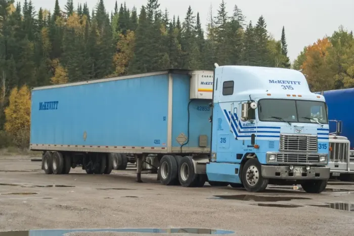Framed Print : A 6x4 International tracker unit with a 2 axle box reefer (refrigerated trailer)