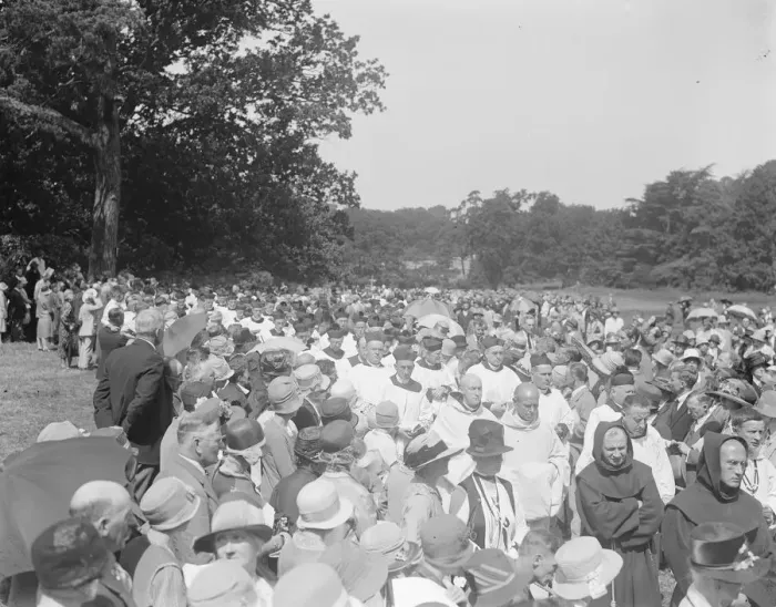 Framed Print : 8th Centenary celebrations at Waverley Abbey 18 July 1928 Framed Print : 8th Centenary celebrations at Waverley Abbey 18 July 1928