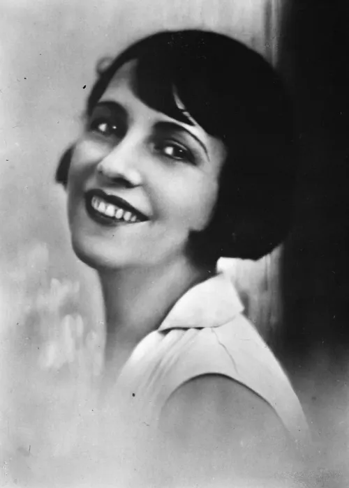 Framed Print : Actress to marry a cousin of the King of Spain. Fraulein Hertha von Walther, who Framed Print : Actress to marry a cousin of the King of Spain. Fraulein Hertha von Walther, who