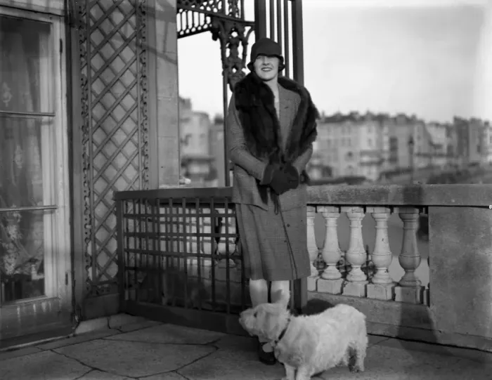 Framed Print : The actress, Miss Phyllis Titmuss pictured with her pet dog in Brighton, Sussex Framed Print : The actress, Miss Phyllis Titmuss pictured with her pet dog in Brighton, Sussex