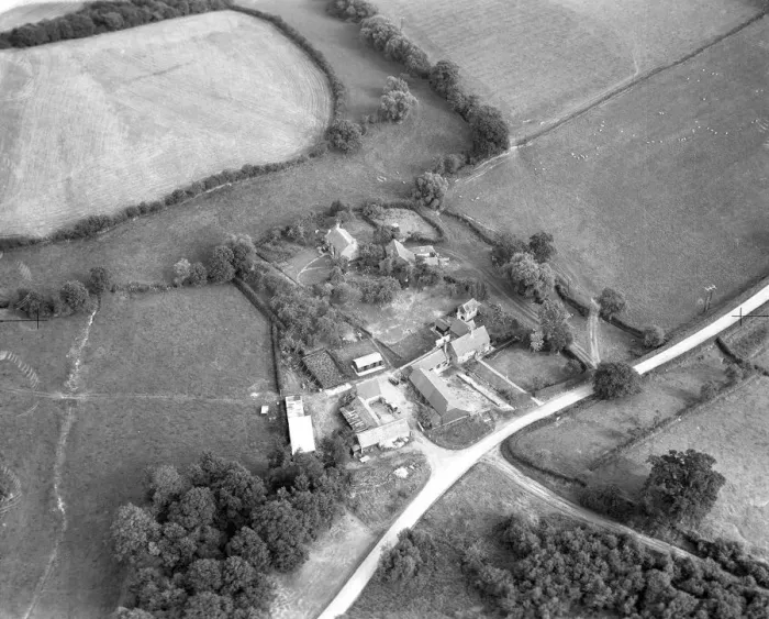 Framed Print : Aerial view of Garners Farm, Troy Town, Edenbridge, Kent, England 15 September 1962 Framed Print : Aerial view of Garners Farm, Troy Town, Edenbridge, Kent, England 15 September 1962