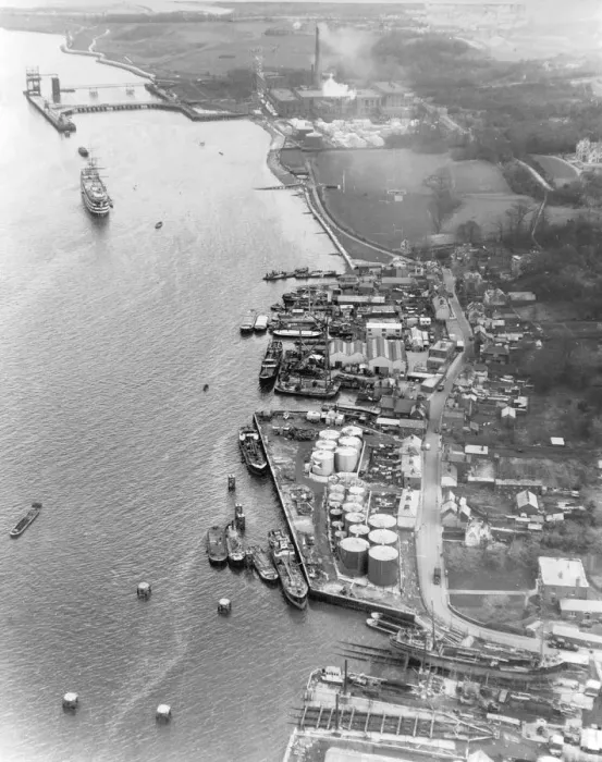 Framed Print : Aerial view of Greenhithe, Kent. 18th December 1958 Framed Print : Aerial view of Greenhithe, Kent. 18th December 1958