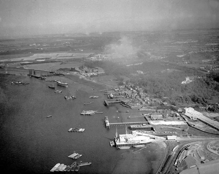 Framed Print : Aerial view of Greenhithe, Kent. 1st September 1947