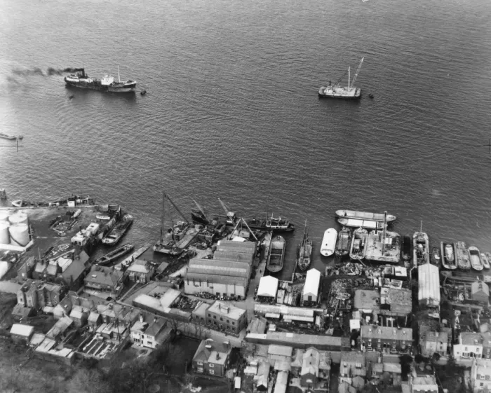 Framed Print : Aerial view of Greenhithe, Kent overlooking Everards shipyard, on the river Thames Framed Print : Aerial view of Greenhithe, Kent overlooking Everards shipyard, on the river Thames