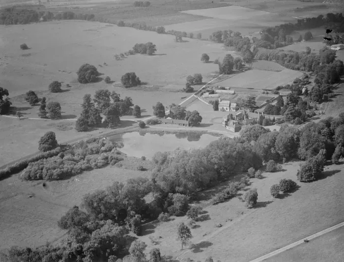 Framed Print : An aerial view of Lullingstone Castle near Eynsford, Kent. 1939