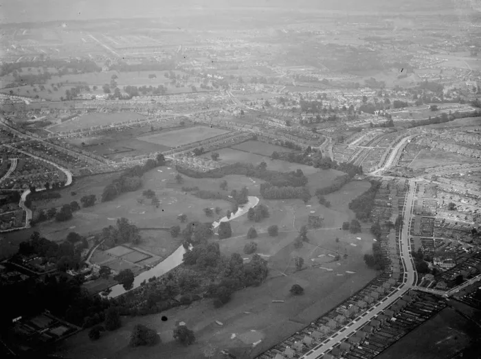 Framed Print : An aerial view of Sidcup Golf Club and Blackfen in Kent. 1939