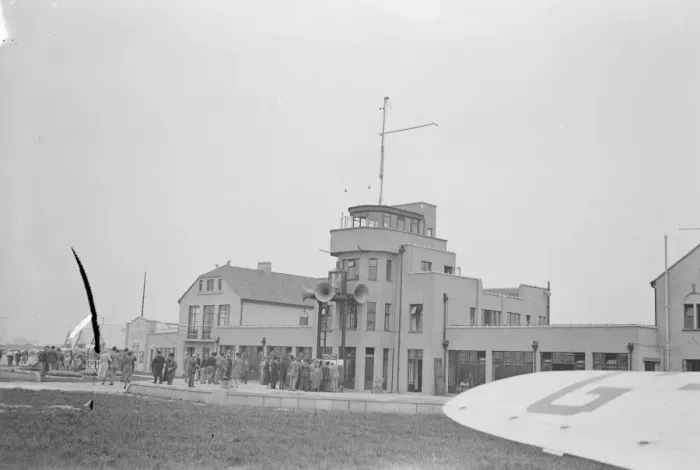 Framed Print : Aerodrome at Heston The club house, etc 21 May 1932 Framed Print : Aerodrome at Heston The club house, etc 21 May 1932