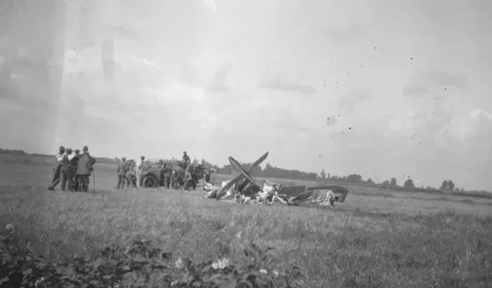 Framed Print : Aeroplane crash Lt from Rs Rosling, Little Waltham, Chelmsford September 1925 Framed Print : Aeroplane crash Lt from Rs Rosling, Little Waltham, Chelmsford September 1925