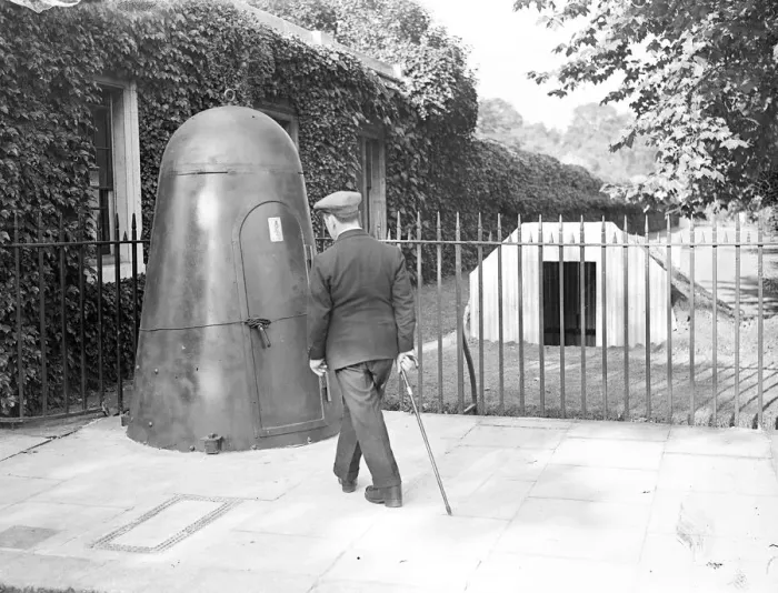 Framed Print : Air raid shelters are being constructed or placed in position at the Royal palaces in London Framed Print : Air raid shelters are being constructed or placed in position at the Royal palaces in London