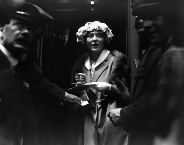 Framed Print : American actress, Mary Pickford at Southampton, signing autographs on the start Framed Print : American actress, Mary Pickford at Southampton, signing autographs on the start