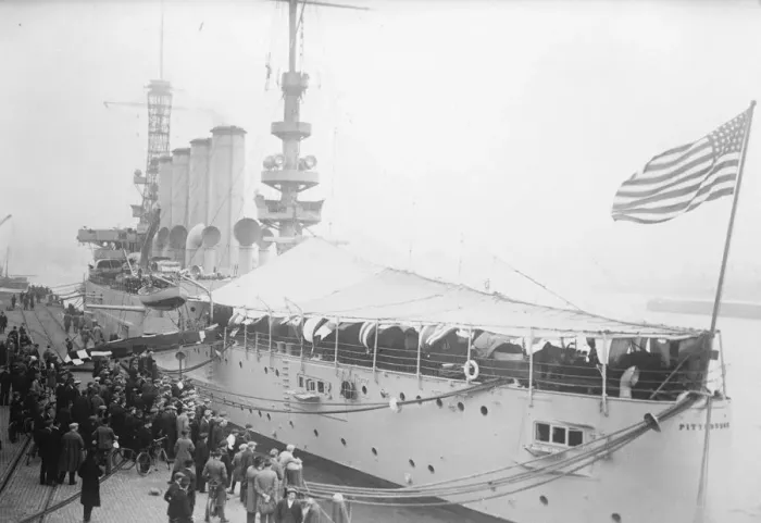 Framed Print : American warship visits Holland. The US warship Pittsburgh paid a visit to Rotterdam Framed Print : American warship visits Holland. The US warship Pittsburgh paid a visit to Rotterdam