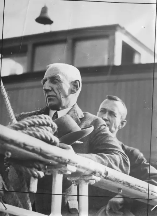 Framed Print : Amundsen Ellsworth Polar expedition Captain Roald Amundsen going aboard the steamer