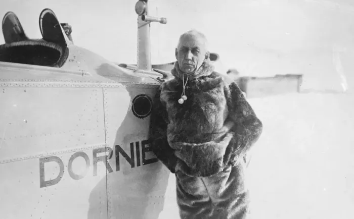 Framed Print : Amundsen Ellsworth Polar Flight, making final preparations at Spitsbergen Amundsen