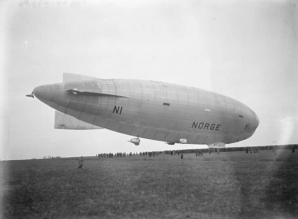 Amundsens airship arrives at Pulham. The airship Norge arriving at Pulham, Norfolk
