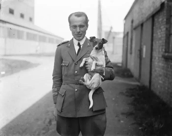 Framed Print : Amundsens airship Norge arrives at Pulham. Colonel Umberto Nobile and his dog Titina Framed Print : Amundsens airship Norge arrives at Pulham. Colonel Umberto Nobile and his dog Titina