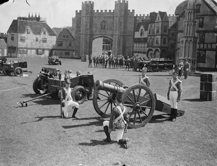 Framed Print : Ancient and modern artillery in action at Aldershot Tattoo rehearsal. Rehearsal