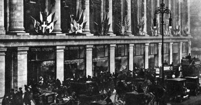 Framed Print : Archive picture of crowds at the opening day of Selfridges department store in Oxford Street Framed Print : Archive picture of crowds at the opening day of Selfridges department store in Oxford Street