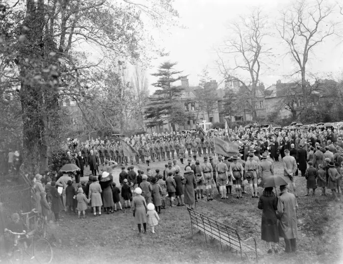 Framed Print : Armistice Day service on Sidcup Green 11 November 1936 Framed Print : Armistice Day service on Sidcup Green 11 November 1936
